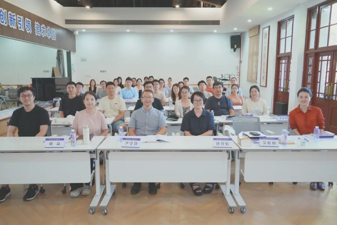 国豪学院召开2025年新任班主任培训会