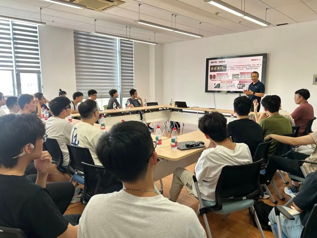 暖心护航！国豪学子搬 “嘉” 启新程